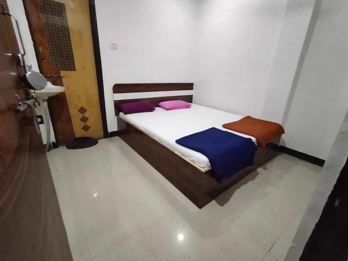 Sai Ganesh Guest House Shirdi Exterior photo